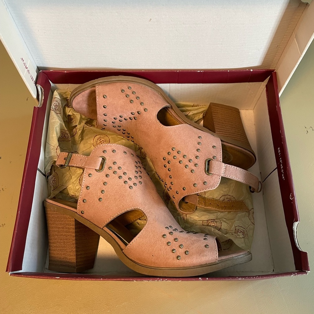 Women’s sandals